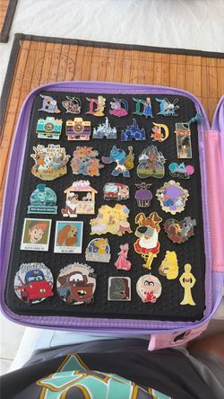 Disney pin Traders/ selling individual pins