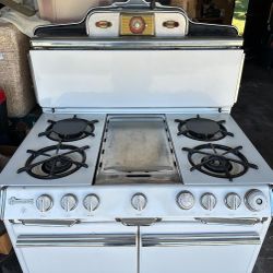 1940s O’Keefe and Merritt Gas Stove
