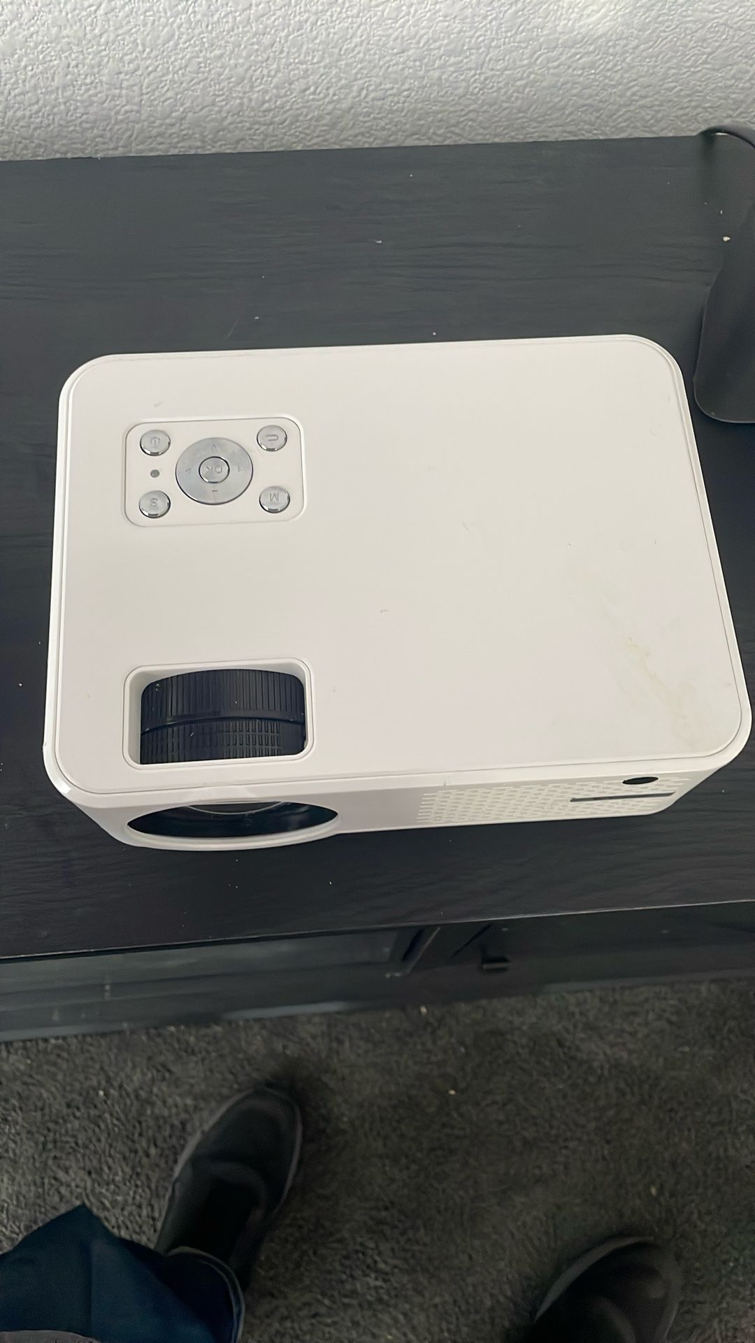 B Bomaker Projector