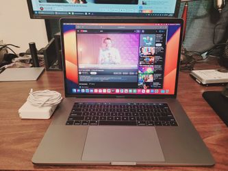 15inch MacBook Pro Laptop. Touchbar, Core i7, Radeon Pro, 17