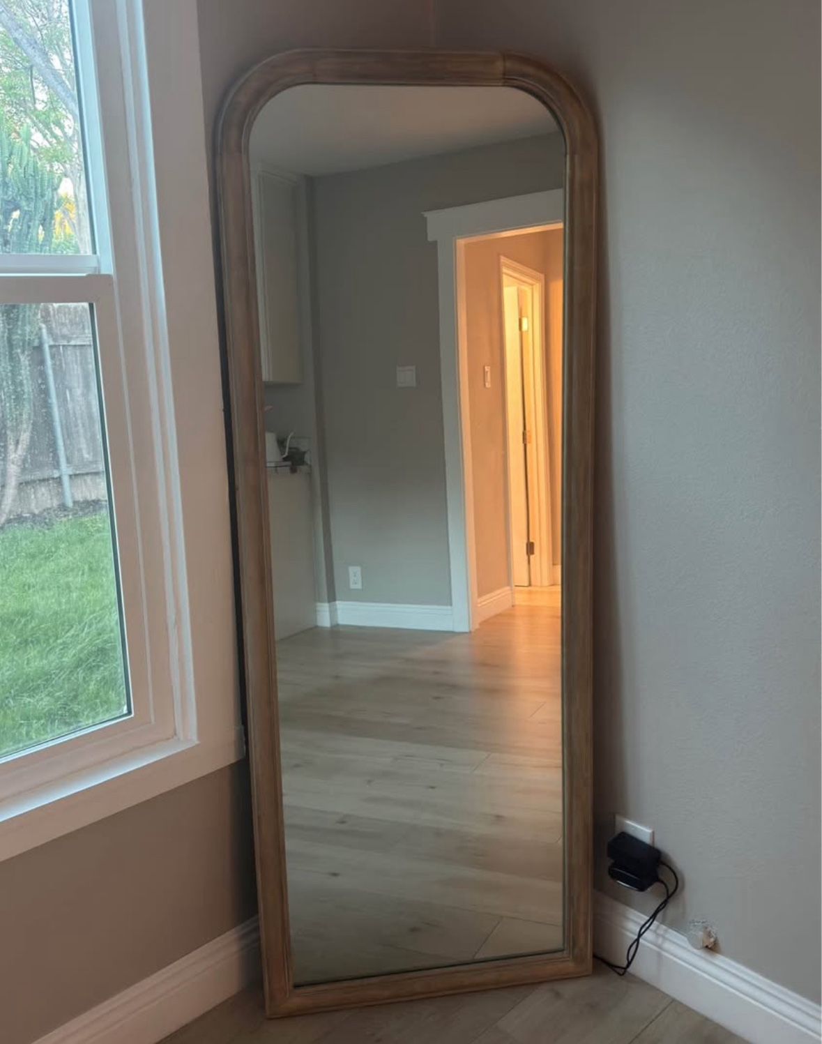Mirror (MAGNOLIA)