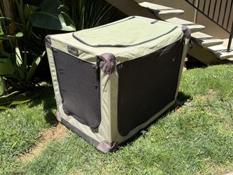 Collapsible soft-sided dog crate