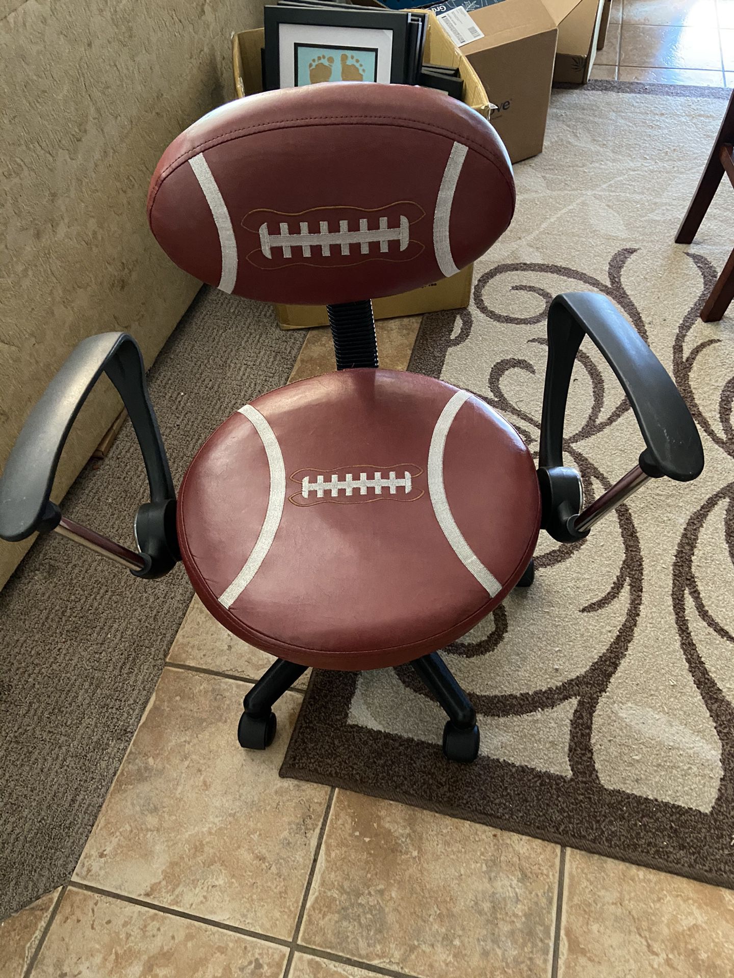 Kids football desk chair with arms