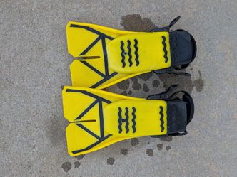 Yellow Swim Fins with Adjustable Straps