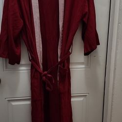 Mens Burgundy Red Bathrobe, Thin, Looks To Be A Medium Or 1 Size. 2 Pockets And A Belt, Nothing Fancy, like velour.