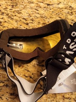 Outdoor Master SKI Goggles Black Frame Yellow Mirrowed Lens Adjustable UV400