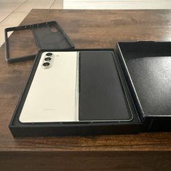 Samsung Galaxy Z Fold 5 