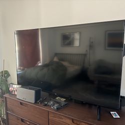 55" 4K UHD Amazon Fire TV (+Remote, Stand)