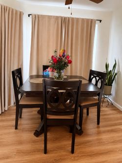 Dining Table /chairs