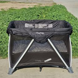 Nuna R SENA aire R Black Playard & Travel Crib