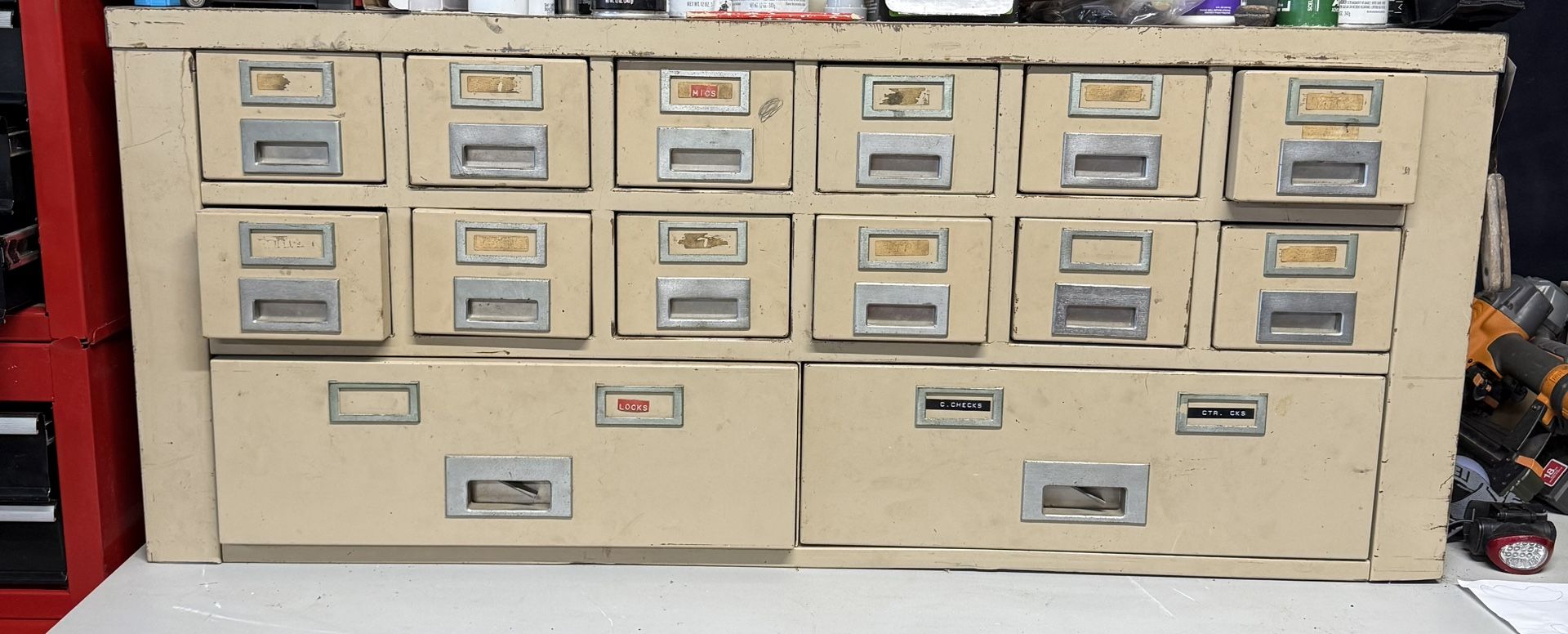 Metal Drawer Cabinent