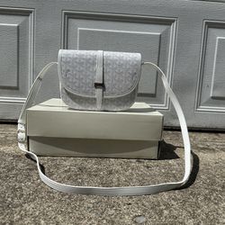 white goyard messenger bag