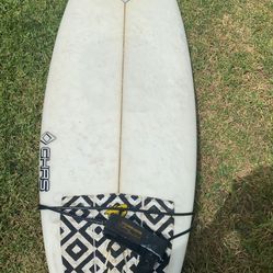 Chas Surfboard 5’9 