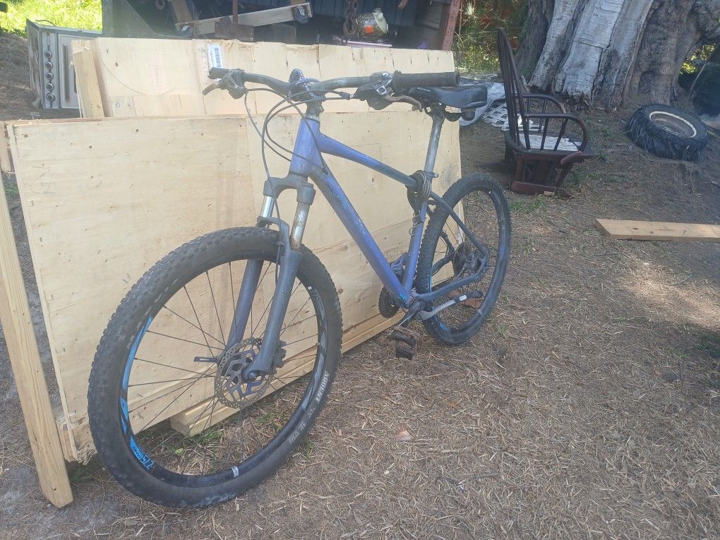 27.5 Giant Talon 2 Mountain Bike