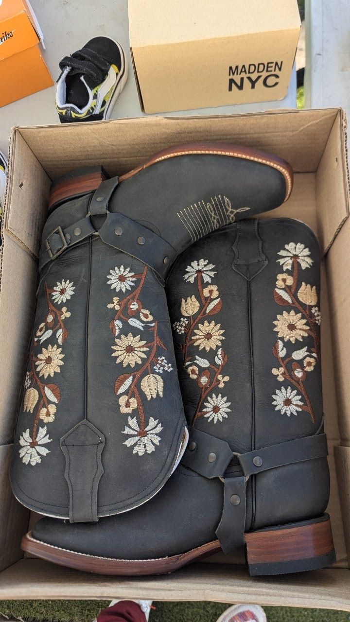 Botas Vaqueras Nuevas Size 9 En Mesa $150 Firmes