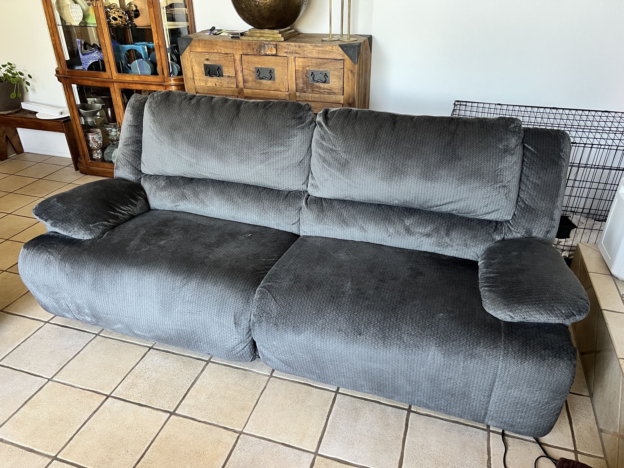 Large Reclining Sofa – Charcoal Gray