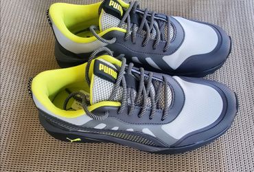 New Puma Boys Shoes. Size 4.5