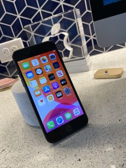 iPhone 7 32GB unlocked to any carrier! Like new!