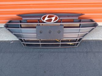 2019-2020 Hyundai Elantra Complete Grill With Emblem Oem.