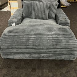 Extra Wide Chaise Lounge W/ Cupholders 