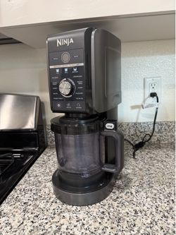 Ninja CREAMi Deluxe Ice Cream Maker – Like New + 4 Pint Containers