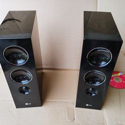 Bluetooth Wireless Speakers. 300 Watts. Piano Black Color. Including Bluetooth Receiver and Power Adapter. Very Loud.