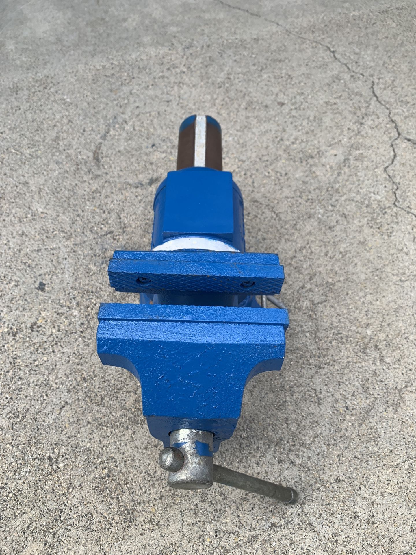 BENCH VISE