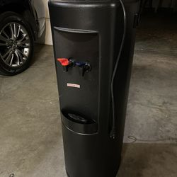 Water dispenser - Hot And Cold Water - Excellent Condition 