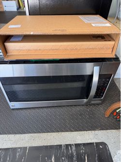 Kenmore Appliances Stove and Microwave