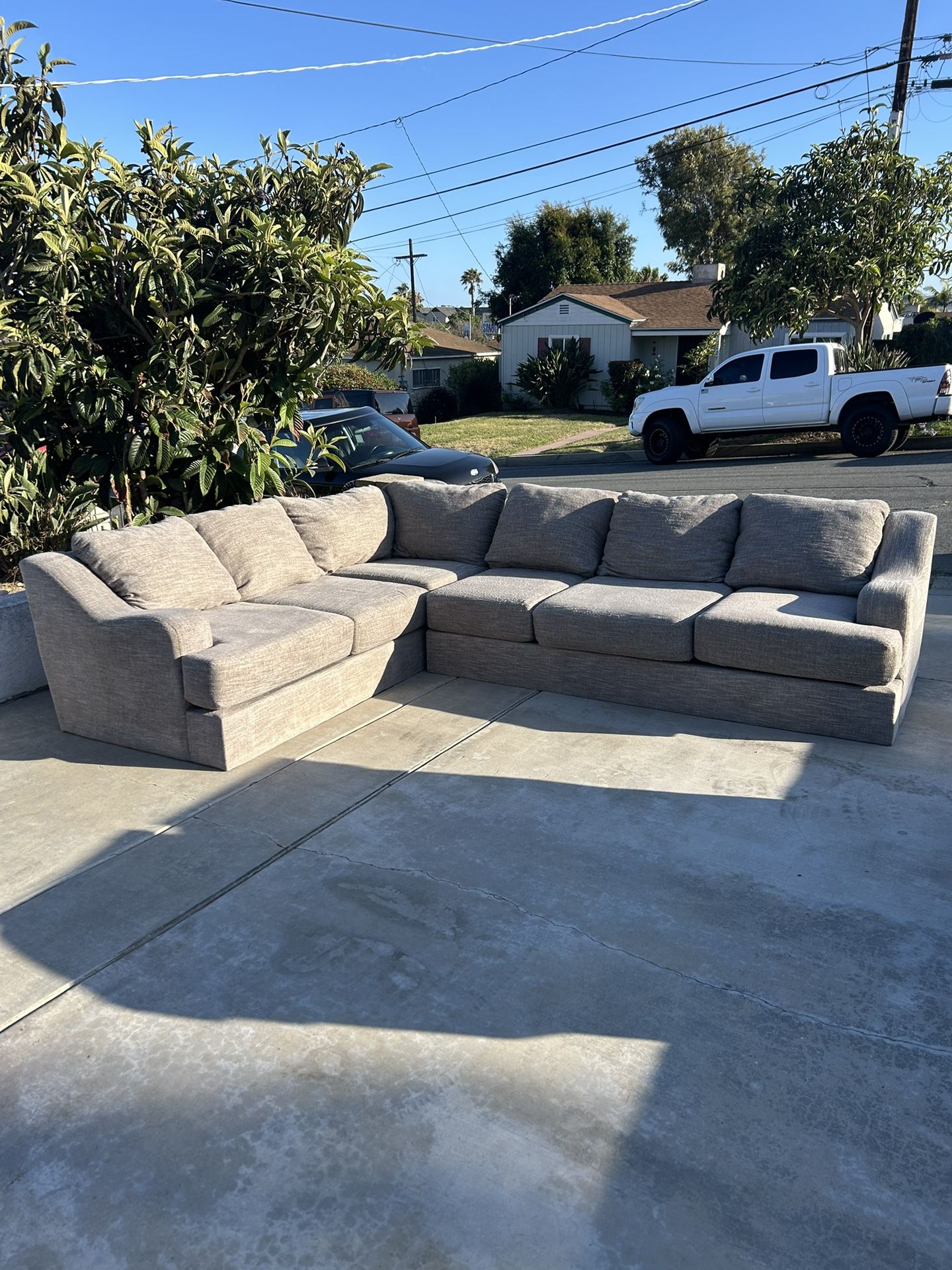 Jerome’s Grey Sectional Couch