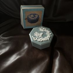 New Vintage Wedgewood Style Blue and White Jewelry Trinket Box Butterflies and Flowers 