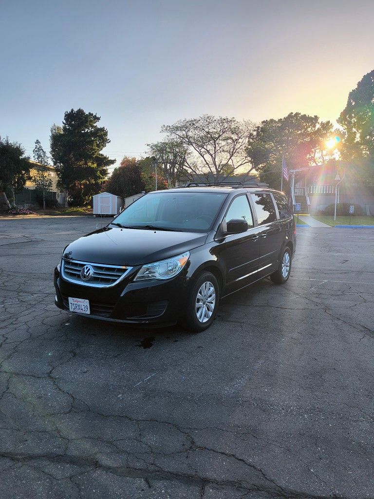 2014 Volkswagen Routan SE