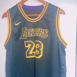 Lakers Jersey Kids Size XL 