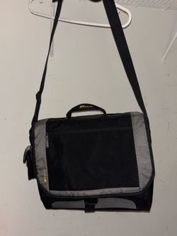 Laptop carrying travel bag