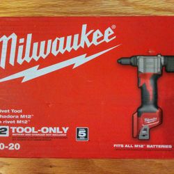 Milwaukee M12 Rivet Tool 