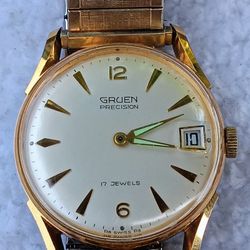 Vintage Gruen manual-winding watch with 17 jewels.
In perfect condition.
It looks like a gold watch.