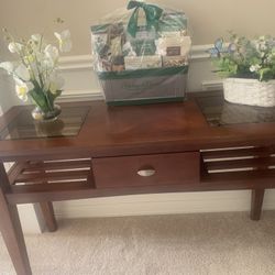 Excellent Condition Console/ Entry Table 