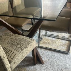 Glass Dinning Table With 6 Chairs 
