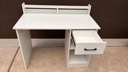 White Wood Desk with Drawer and Hutch