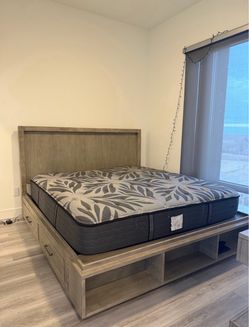 King Size Bedroom Set w/ Nightstand