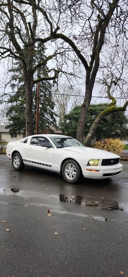 Ford MUSTANG deluxe coupe 2D