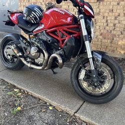 2015 Ducati Monster 821