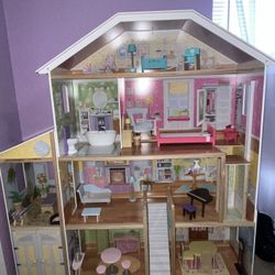 Doll House 