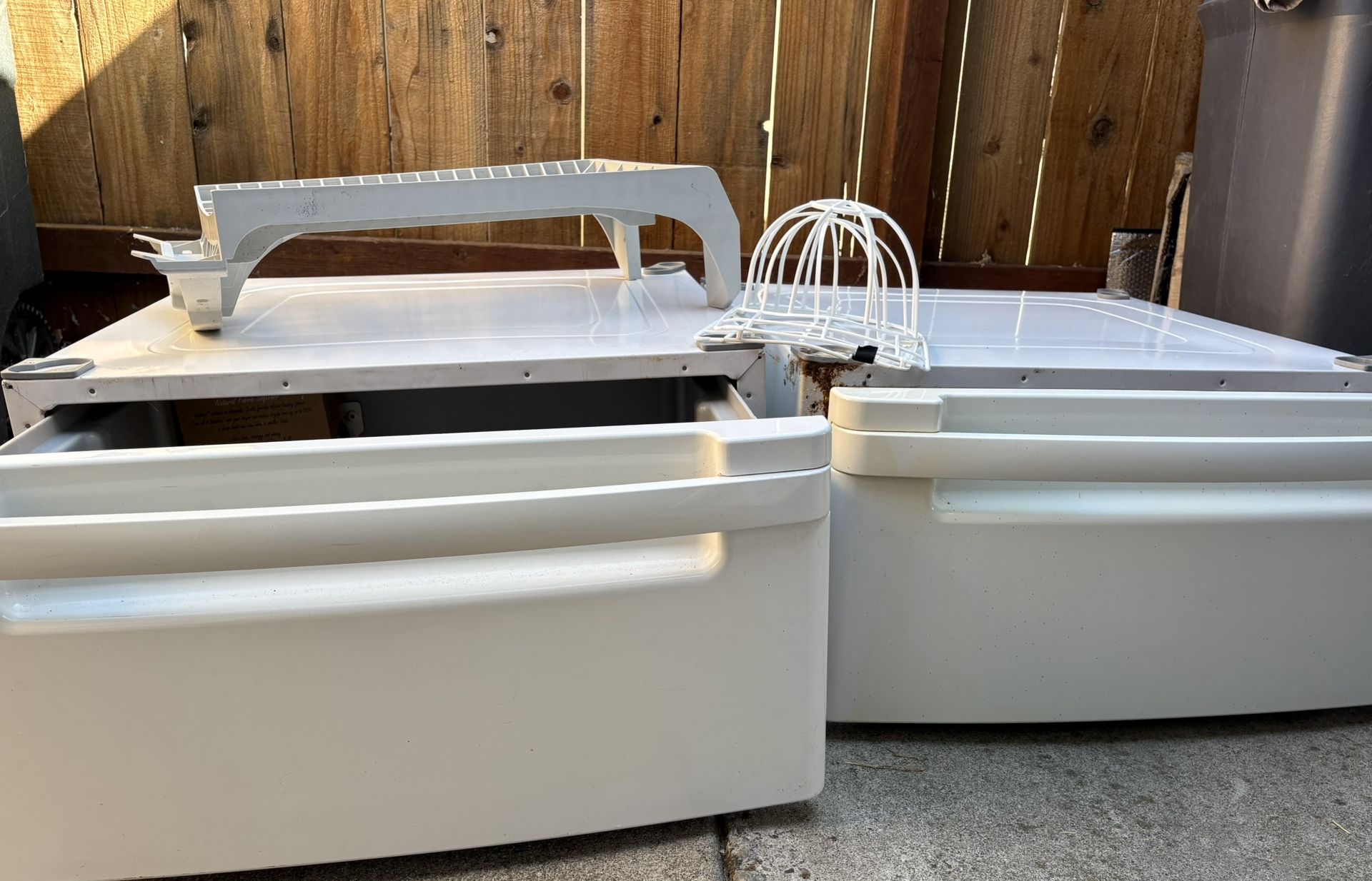 LG Washer /dryer Laundry pedestal with storage