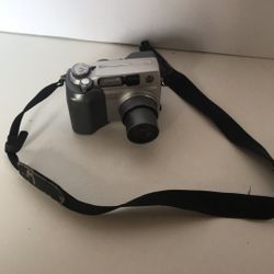 Olympus Camedia Digital Camera C-4000 Zoom 