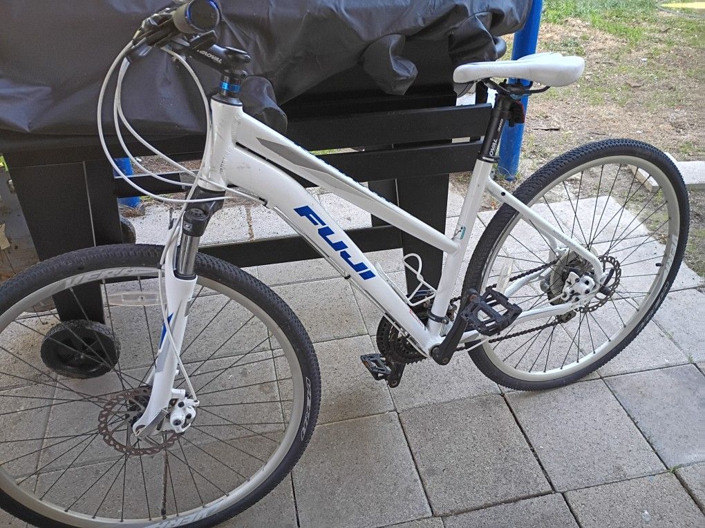Fuji Traverse 1.5 Rd. Bike 24 Speed Aluminum 175