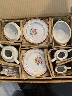 Little Hostess Dishes Playtime Dainty Pastel Pattern 28 Dinner Set