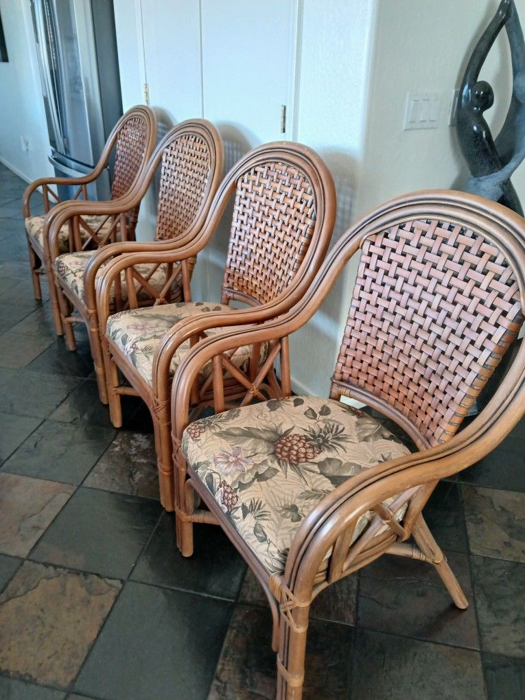 Ratan Wicker 4 Chairs- Indoor Or Outdoor - Very Nice And Comfortable $225 Unique Accent Decor Chairs 