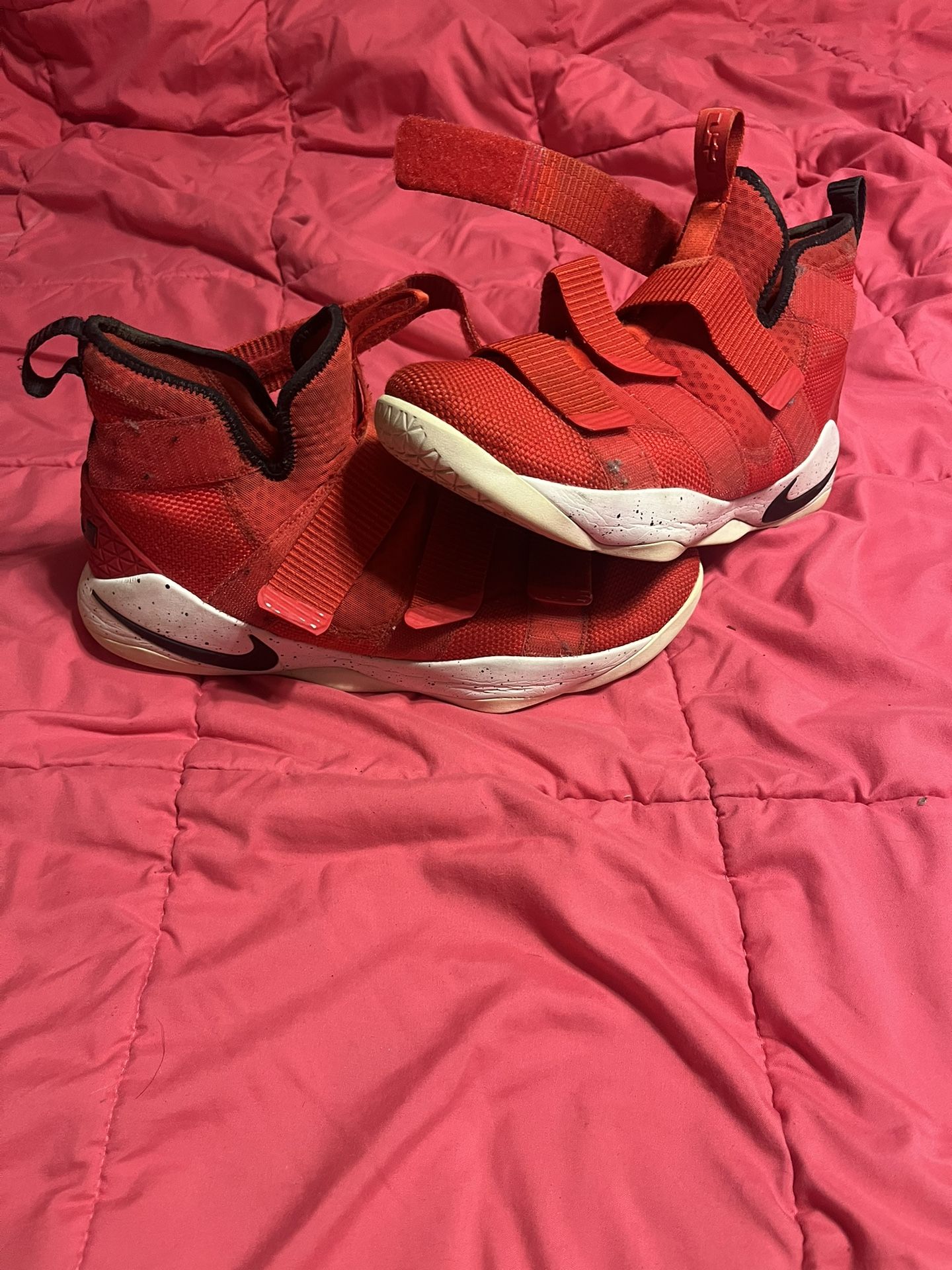 Men’s Nike LeBron Soldier 11 Basketball Shoes