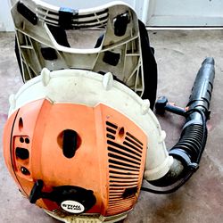STIHL BR600 Commercial Backpack Blower  STARTS 1 PULL  RUNS GREAT  VERY POWERFUL  NO ISSUES